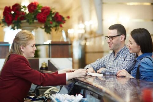 Guest Engaggment How to engage with hotel guests: The Complete Guide