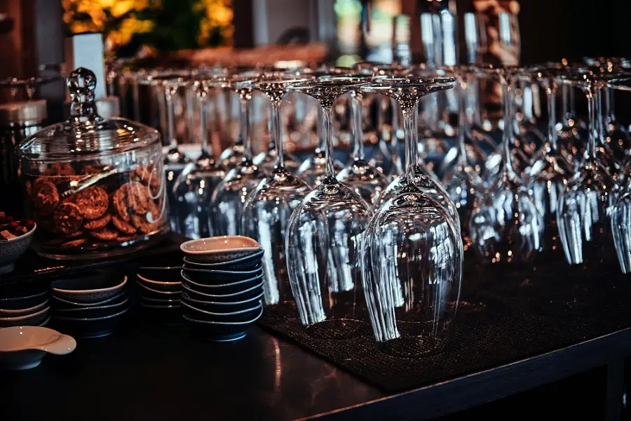 Smart Restaurateurs Guide to Buying Glassware in the UAE